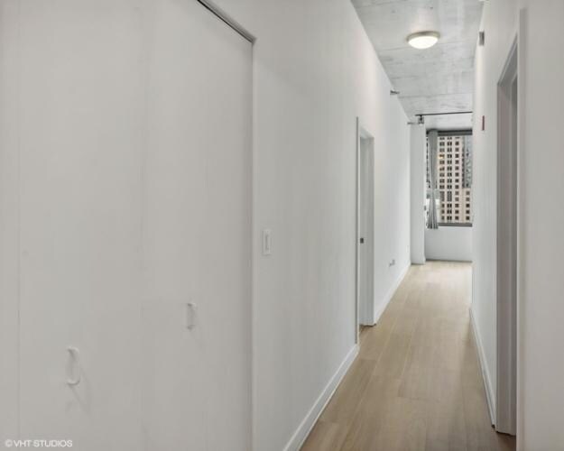 Building Photo - 235 W Van Buren St