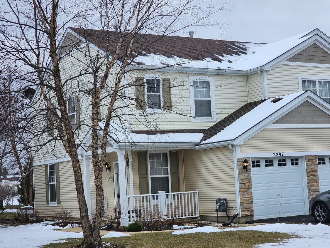 2297 Flagstone Ln, Carpentersville, IL 60110 Townhome Rentals in Carpentersville IL