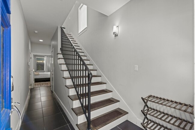 Building Photo - 2119 Hadley St