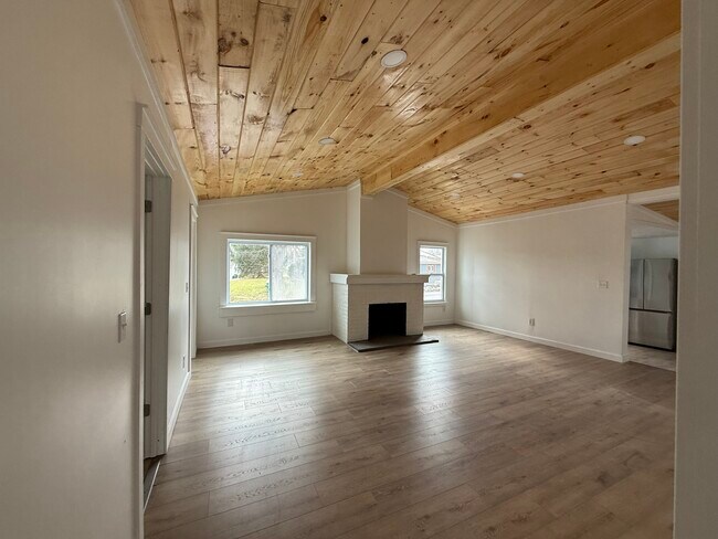 Building Photo - 842 Lloyd Ave