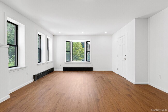 Foto del edificio - 100-05 69th Ave
