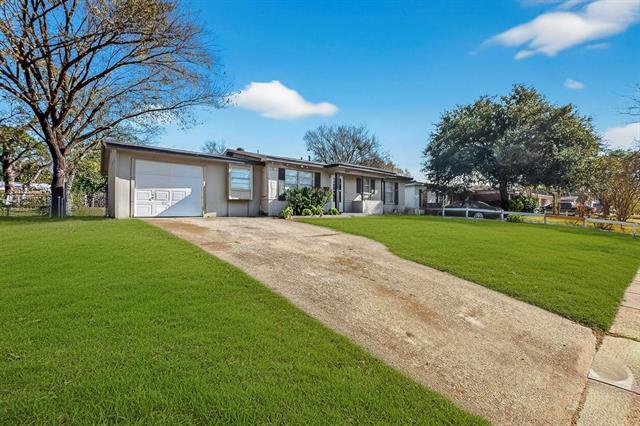 Primary Photo - 310 Palm Oak Dr