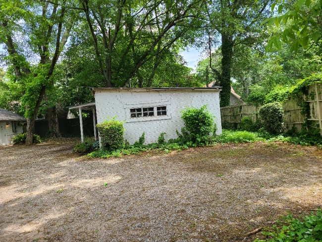 Building Photo - 145 Mell St