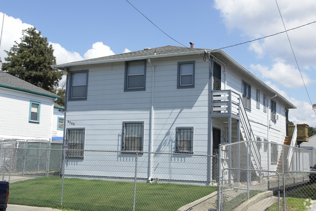 Primary Photo - 9506 Olive St