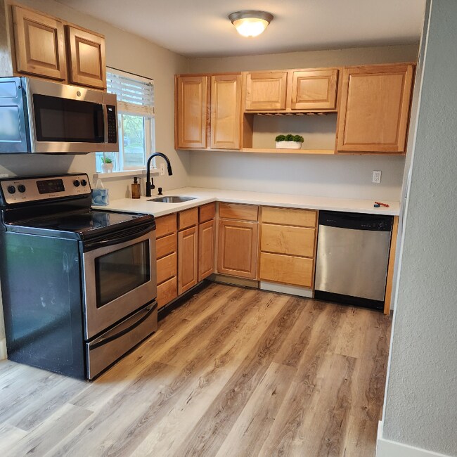 Building Photo - 14655 SW 76th Ave