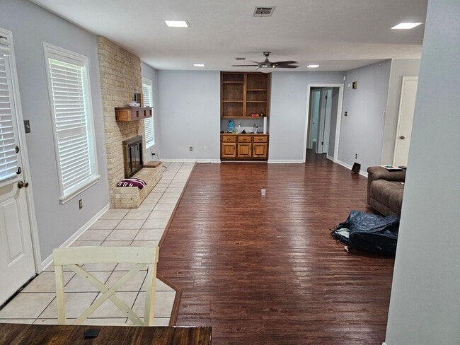 Building Photo - College Station - 3 Bedroom - 2 bath - 2 c...