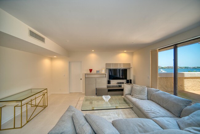 Building Photo - 150  Bradley Place 411