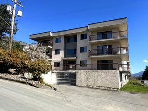 Building Photo - Mainstreet Mission Hills Apartments