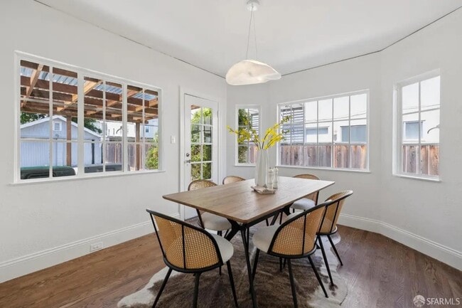 Foto del edificio - 1115 Capuchino Ave