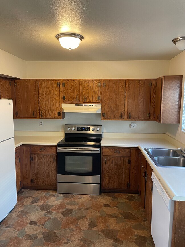 2914 Sage St Unit 2B, Colorado Springs, CO 80907 Condo for Rent in