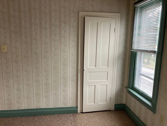 Master Bedroom (photo 2) - 387 Maple Ave