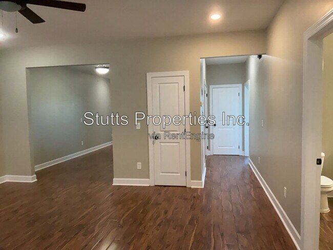 Building Photo - 145 Bruin Dr