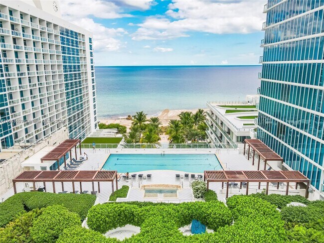 Foto del edificio - 6801 Collins Ave