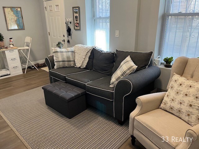 Building Photo - 1402 N Greenview Ave