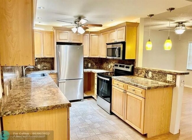 Building Photo - 135 Mansfield D