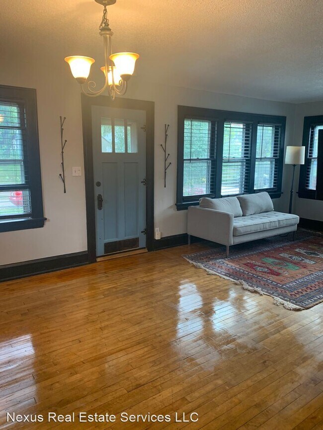 Building Photo - 2 br, 1 bath House - 3334 Buchanan st NE