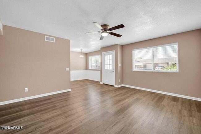 Building Photo - 9639 W Cinnabar Ave