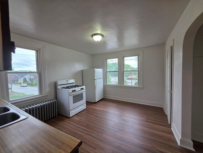Foto del edificio - 703 1/2 Waddell Ave