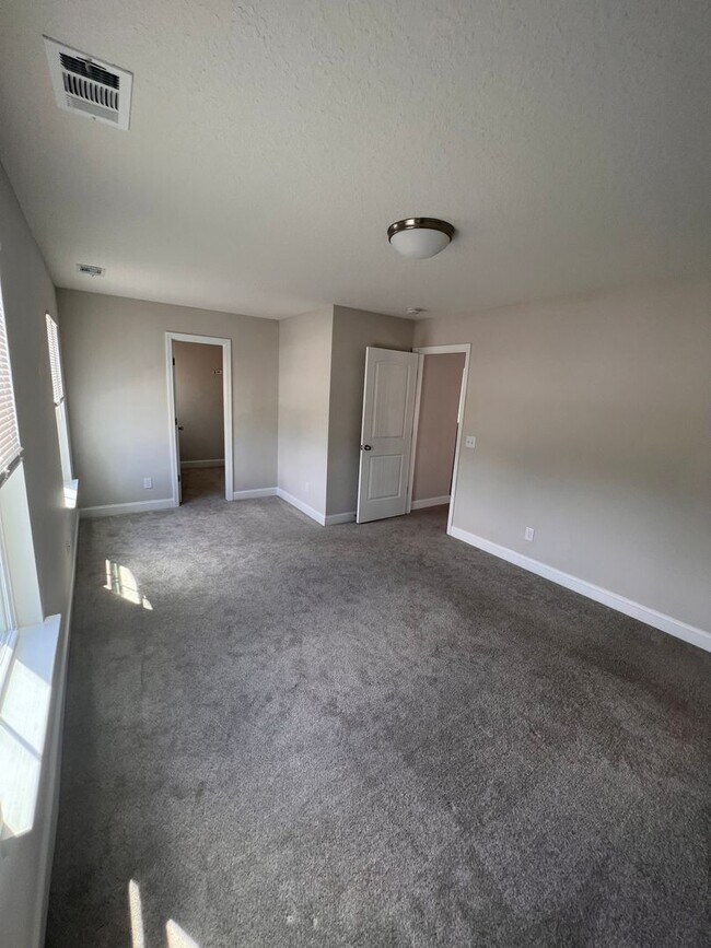 Foto del edificio - 4 bed 2.5 bath