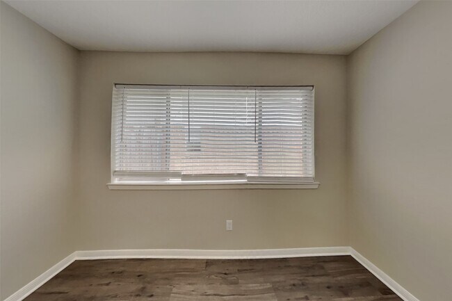 Building Photo - 7011 Sharpsburg Dr