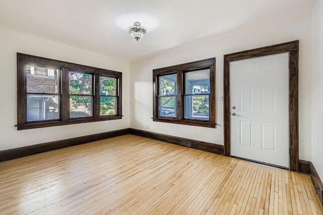 Building Photo - 1683 Minnehaha Ave E