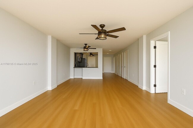 Building Photo - 2200 Bay Dr