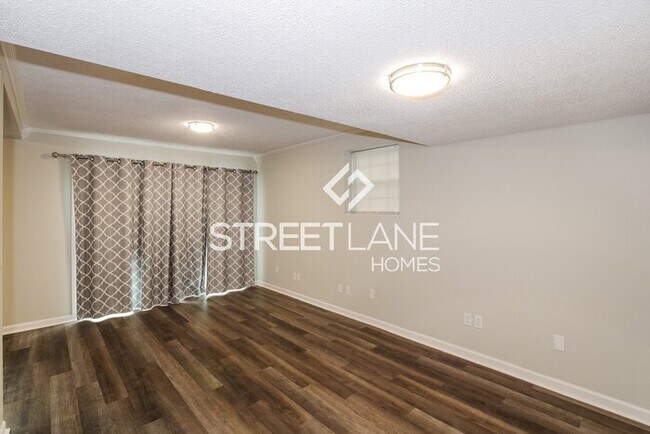 Building Photo - Charming 5 Bedroom in Knoxville, TN!!