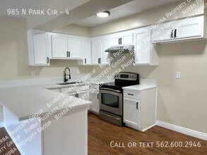 Building Photo - 985 N Pk Cir