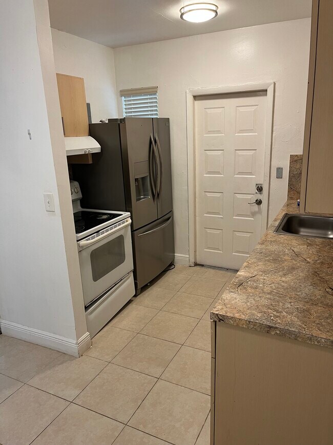 Foto del edificio - 739 NW 53rd St