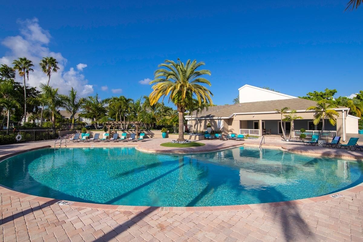 The View at Waters Edge Apartments in Lantana, FL