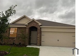 Building Photo - 127 Jenkinson Dr