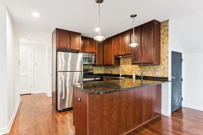 Building Photo - 3258 N Oakley Ave