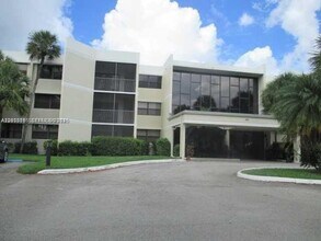 Building Photo - 491 Racquet Club Rd