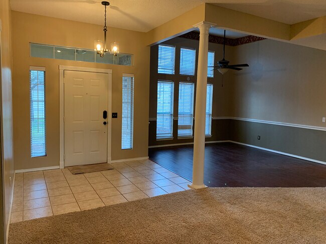 Building Photo - 800 Lee Cir