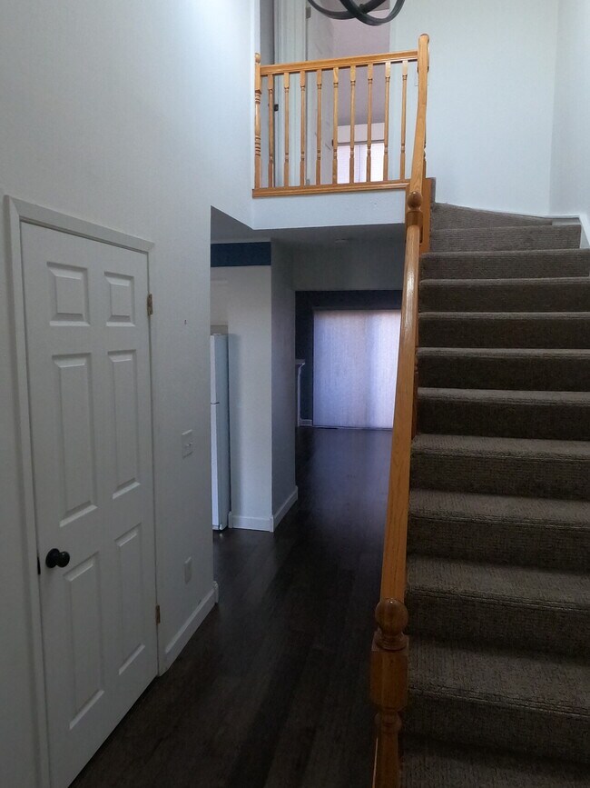 Building Photo - 2221 N Bramblewood #102