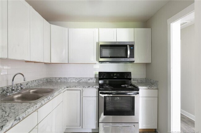 Building Photo - 709 Wilson Ave