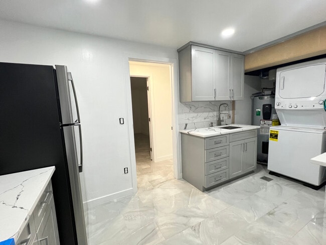 Building Photo - 706 S Greenthorn Ave