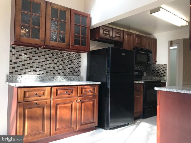 Foto del edificio - 18120 Chalet Dr