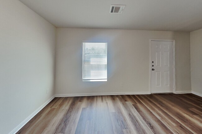 Building Photo - 15673 Del Norte Dr