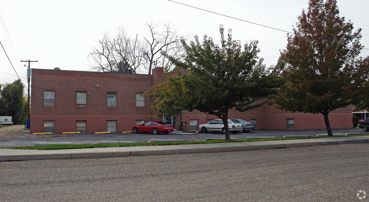 Building Photo - 808 17th Ave S