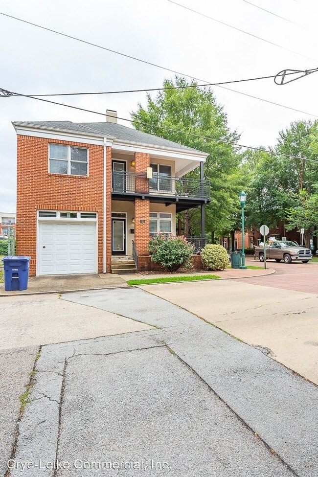 Building Photo - 2 br, 2.5 bath House - 229 W 17th St.