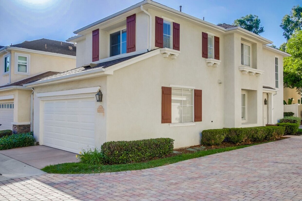 Primary Photo - 3 Bedroom Stonecrest Village Home Availabl...