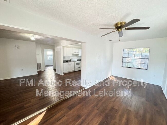 Foto del edificio - 2240 Jungle St