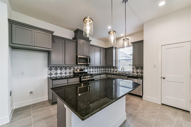 Building Photo - 1531 Crystal Stream Dr