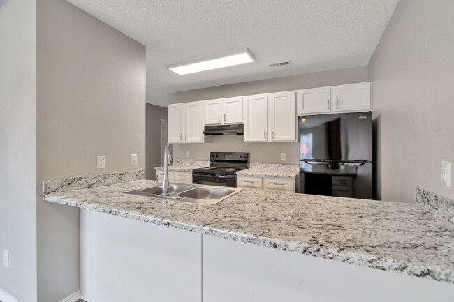 Building Photo - Newly remodeled 3 Bed 2 Bath Duplex!!