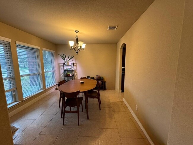 Building Photo - 5550 Casa Calvet Dr