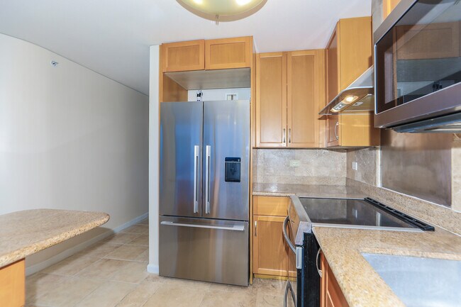 Building Photo - 1296 Kapiolani Blvd