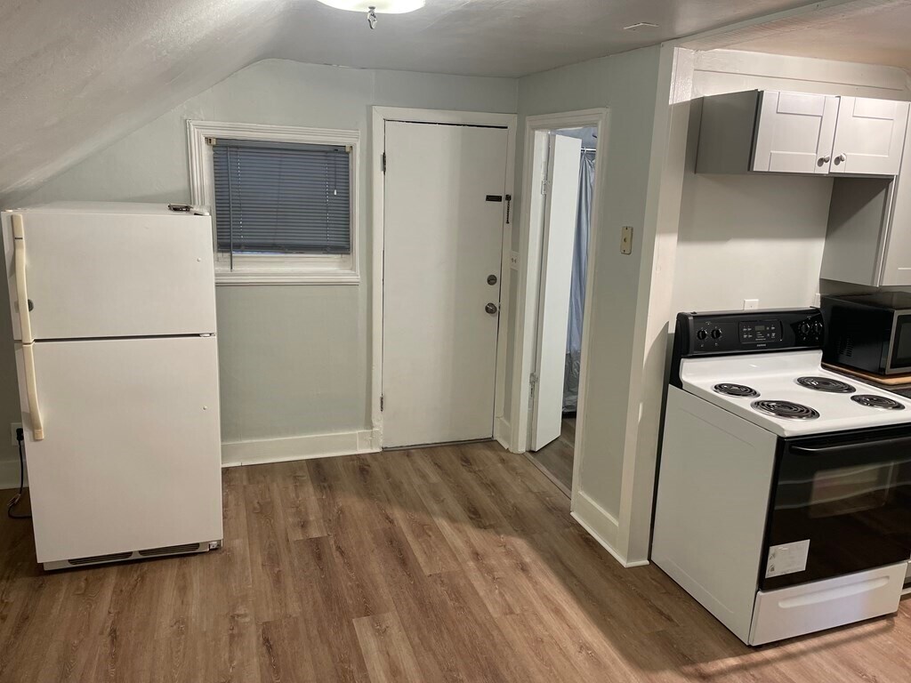 812 Smithfield Ave Unit 3, Lincoln, RI 02865 Room for Rent in Lincoln