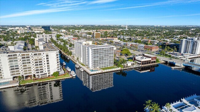 Foto del edificio - 3100 NE 49th St