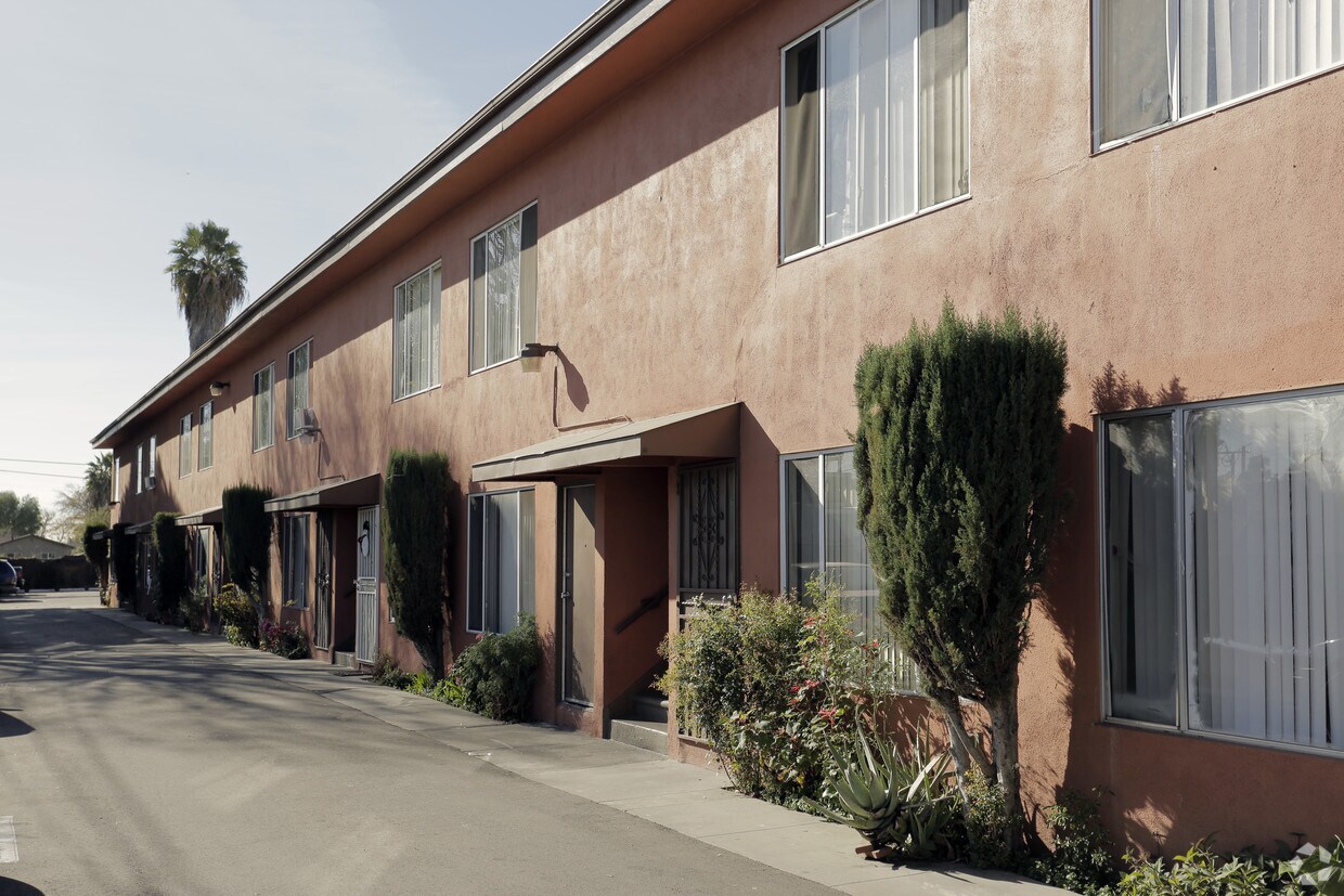Foto del edificio - 8522 Artesia Blvd